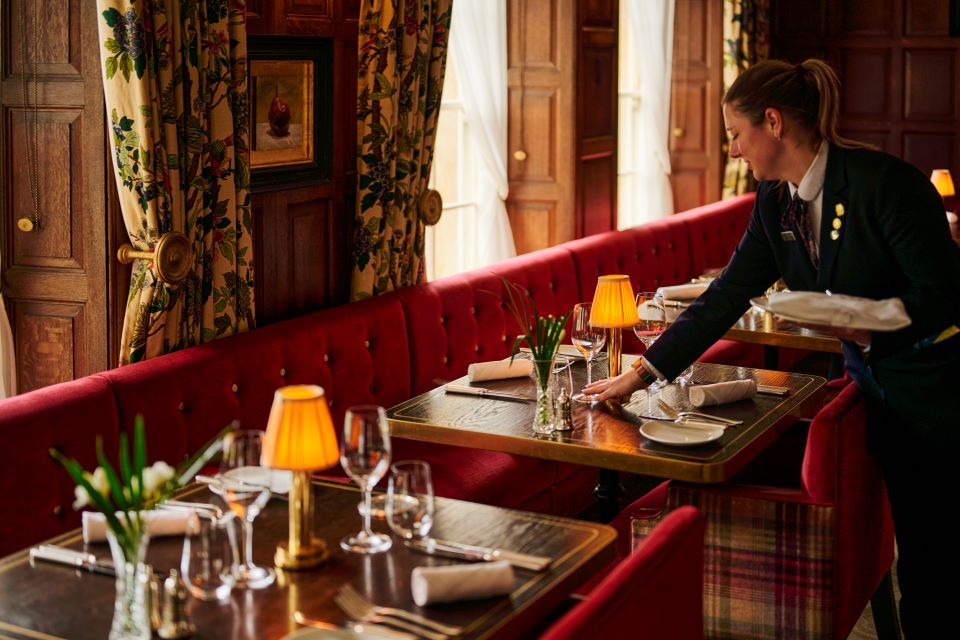 CHEF DE RANG Grantley Hall