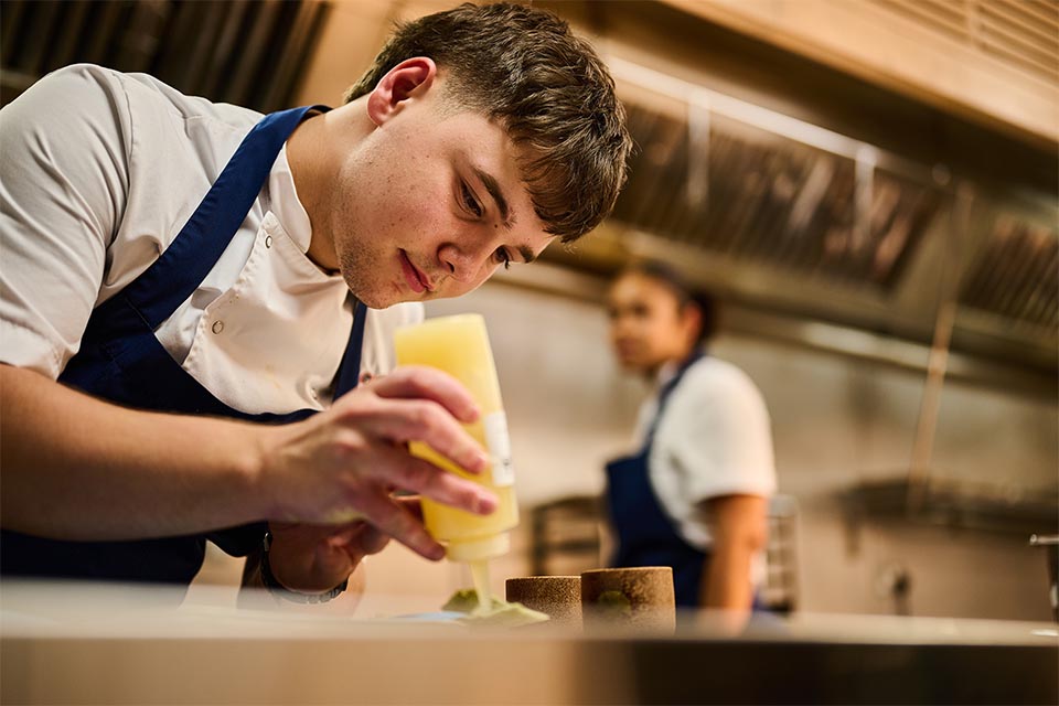 COMMIS CHEF