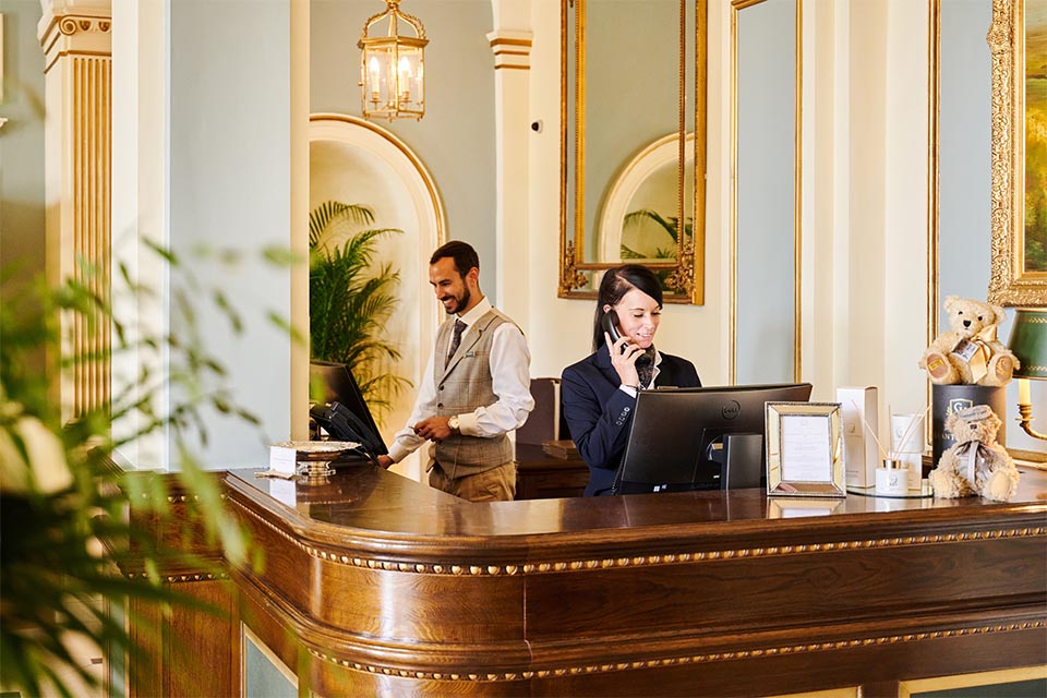 ASSISTANT FRONT OFFICE MANAGER